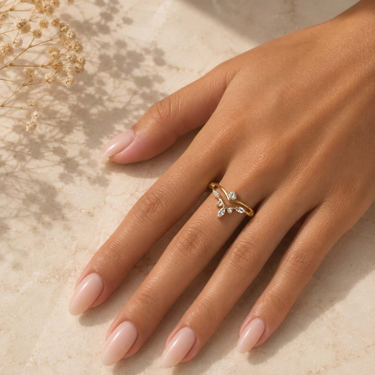 Butterfly marquise ζιρκόν δαχτυλίδι φορεμένο, χρυσό ανοξείδωτο ατσάλι με λευκό ζιρκόν — Celestial Steel