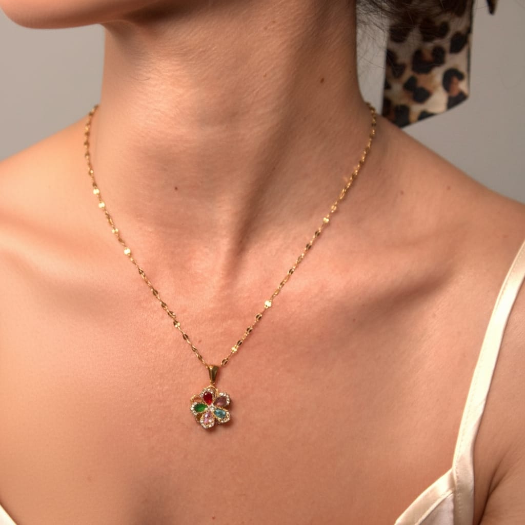 Κολιέ με flower pendant πολύχρωμα ζιργκόν φορεμένο, χρυσό ανοξείδωτο ατσάλι — Celestial Steel