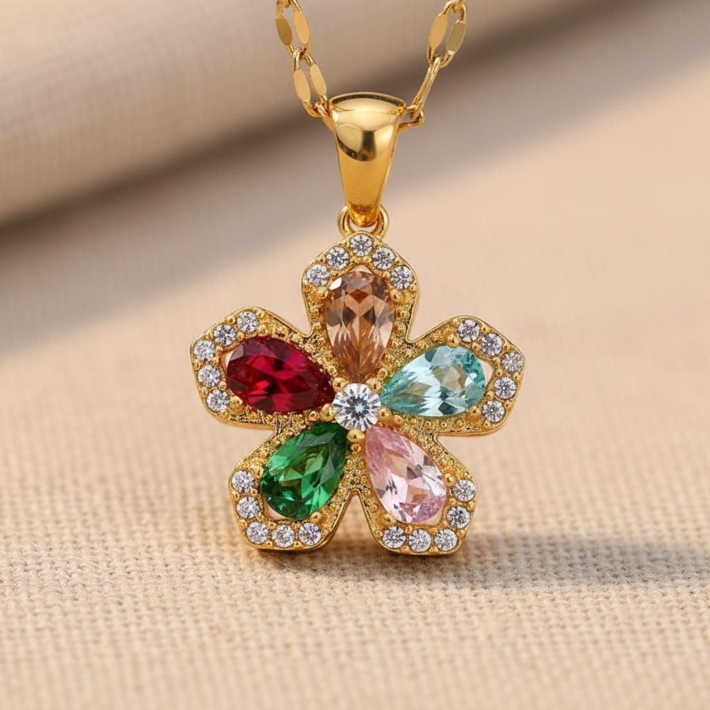 Κοντινό flower pendant με πολύχρωμα pear-cut ζιργκόν και halo, χρυσό ανοξείδωτο ατσάλι — Celestial Steel 
