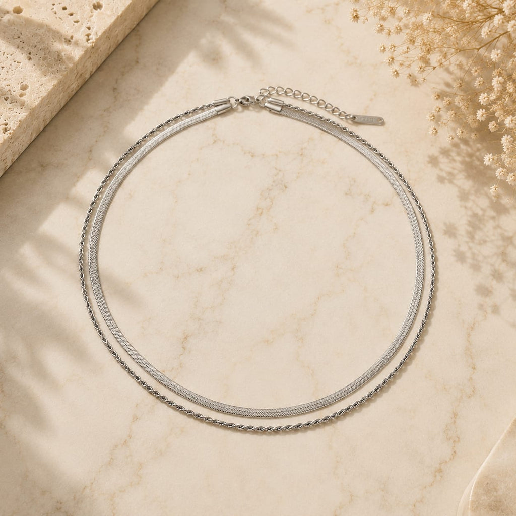 Double layered herringbone και rope chain κολιέ ασημί, ανοξείδωτο ατσάλι, flat lay σε travertine — Celestial Steel