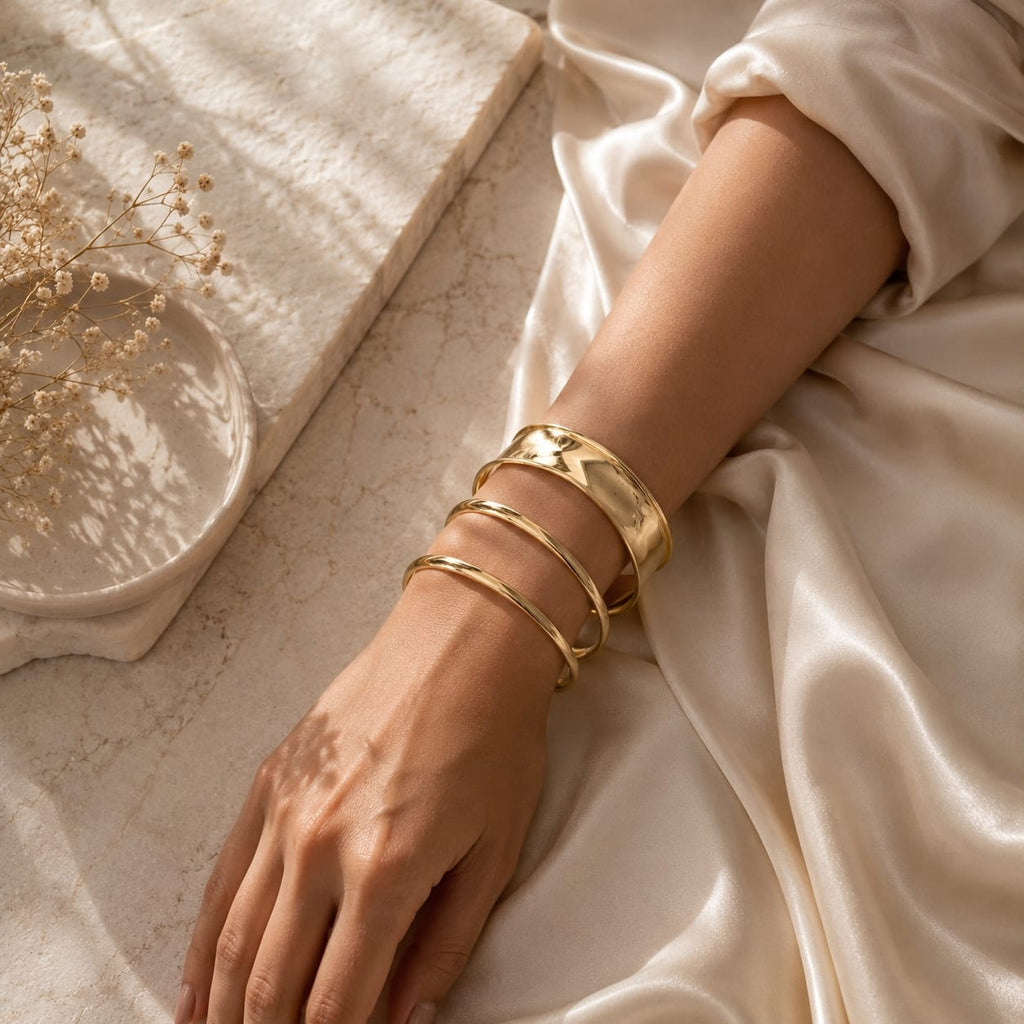 Double-layer open cuff βραχιόλι φορεμένο στον καρπό με stacking, χρυσό ανοξείδωτο ατσάλι — Celestial Steel