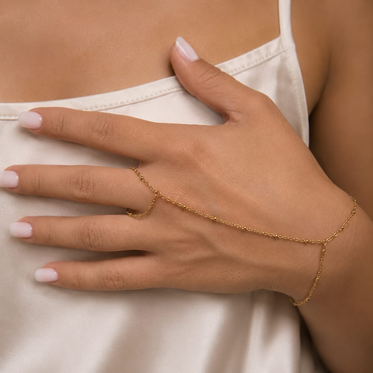Ring bracelet hand chain χρυσό φορεμένο στο χέρι, ανοξείδωτο ατσάλι 18Κ — Celestial Steel 
