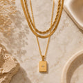 Set 3 layered κολιέ herringbone, rope και star pendant, χρυσό ανοξείδωτο ατσάλι, flat lay σε μάρμαρο — Celestial Steel