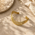 Χρυσό τετραπλό cuff βραχιόλι σε marble editorial σύνθεση — Celestial Steel