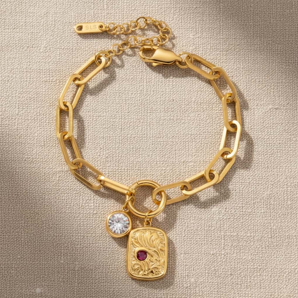 Βραχιόλι paperclip chain με κυκλικό connector, engraved charm και λευκό ζιργκόν drop, χρυσό ανοξείδωτο ατσάλι — Celestial Steel