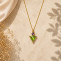 Peridot και amethyst pendant κολιέ, χρυσό 925 ασήμι χειροποίητο, flat lay σε μάρμαρο — Celestial Steel