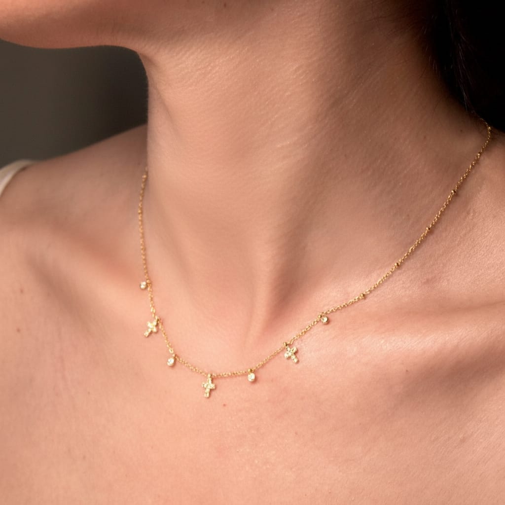 Κολιέ satellite chain με σταυρούς και ζιργκόν charms φορεμένο, χρυσό ανοξείδωτο ατσάλι — Celestial Steel