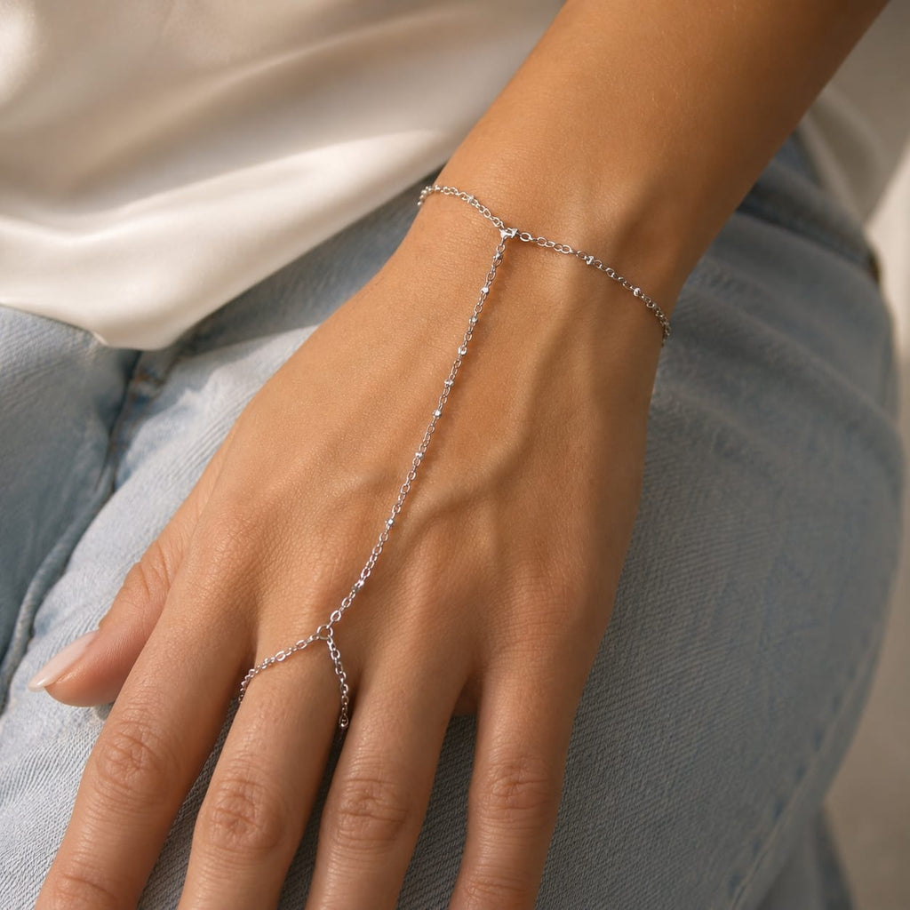 Ring bracelet hand chain ασημί φορεμένο στο χέρι, ανοξείδωτο ατσάλι — Celestial Steel