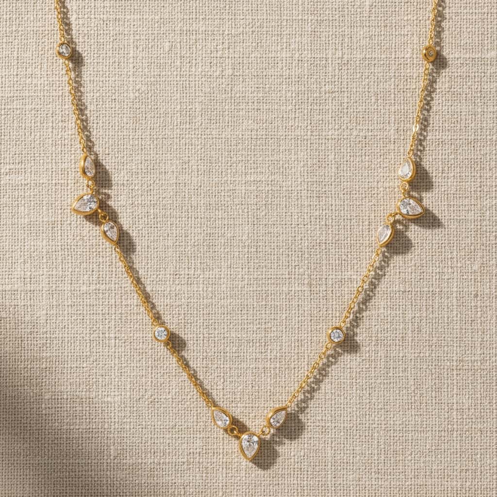 Flat lay κολιέ station ζιργκόν mixed cuts — Celestial Steel